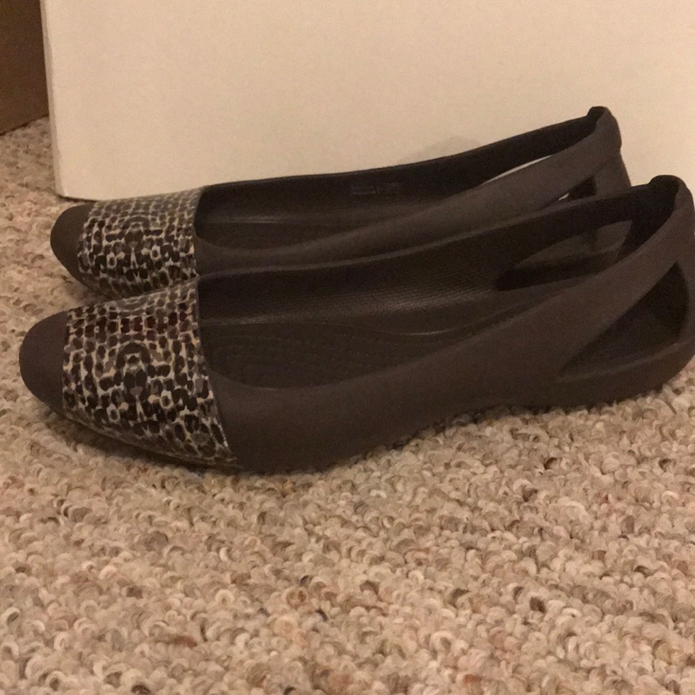 Crocs Women’s Flat Shoes View 2